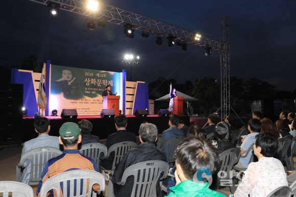 2019 상화문학제가 수성못 상화동산에서 열리고 있다. 사진=수성구