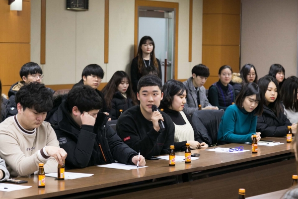 지난 1월 31일 대학생 행정체험단(한대림, 21세)이 종료 간담회에서 행정체험단 소감을 말하고 있다