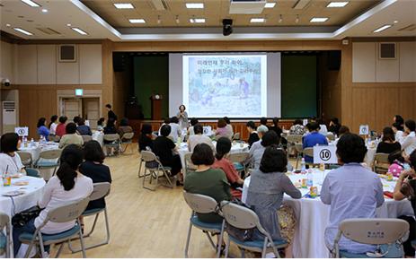 서대문구가 6월 12일 ‘제9회 서대문 보육포럼”을 개최한다. 사진은 지난해 6월 열린 제7회 포럼 모습.