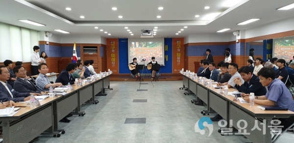 성산구 전 간부공무원이 참석한 가운데 ‘6월 찾아가는 확대간부회의’를 개최했다.     © 창원시 제공