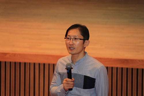재심 전문 박준영 변호사가 완도군의 초청으로 ‘변방이 희망이다!’라는 주제로 강연을 하고 있다