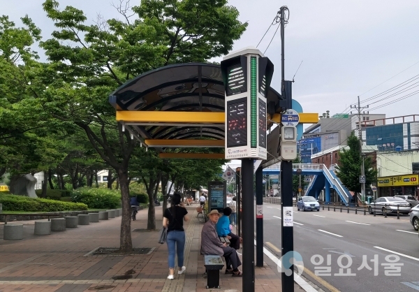 진주시 미세먼지 신호등(진주시청앞) © 진주시 제공