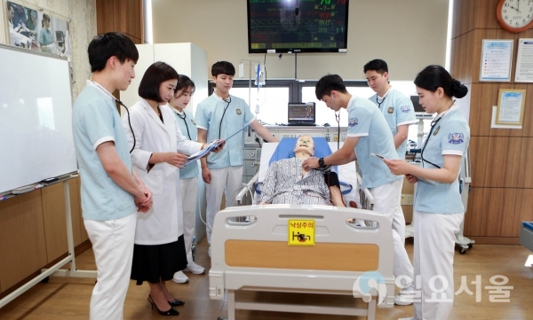 경남대학교 간호학과는 최근 한국간호교육평가원이 주관하는 ‘2019년도 상반기 간호교육 인증평가’에서 간호학 학사학위 프로그램 5년 인증을 획득했다. © 경남대학교 제공