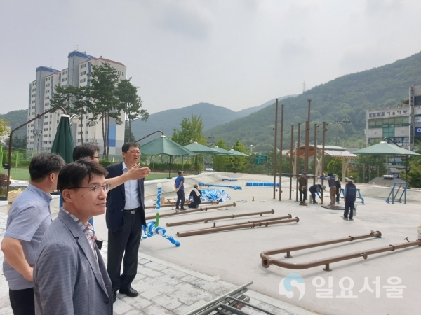 박부근 마산회원구 대민기획관은 “삼계근린공원 물놀이장‘을 찾아 개장에 따른 주차불편이 없도록 사전 준비에 만전을 기하도록 했다. © 창원시 제공