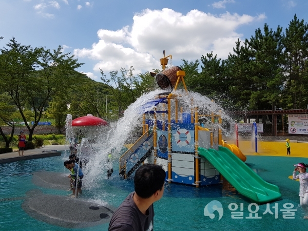 김해장유 7개 공원 물놀이장 주말부터 가동(수변공원) © 김해시 제공