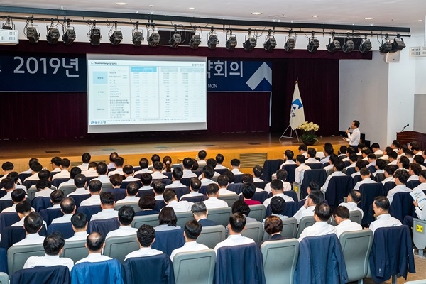 ▲광주은행은 15일 오후 2시 본점 3층 대강당에서 '2019년 하반기 경영전략회의'를 개최했다.(사진제공=광주은행)