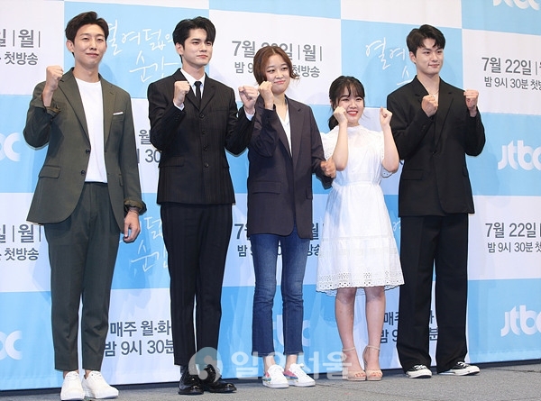 드라마 열여덟의 순간 제작발표회에 참석한 강기영-옹성우-심나연 PD-김향기-신승호
