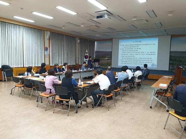 경주시가 23일 위덕대학교와 상생협력을 위한 간담회를 개최해 대학과 지역사회가 함께 발전할 수 있는 소통의 자리를 주기적으로 마련해 대학과의 파트너십를 강화해 나가기로 했다.