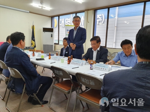 최옥환 마산회원구청장이 산업현장 소통을 위한 마산봉암공단협의회 간담회를 가졌다. © 창원시 제공