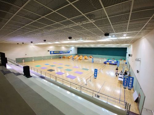 500명이 동시에 이용할 수 있는 송림체육관 무더위쉼터