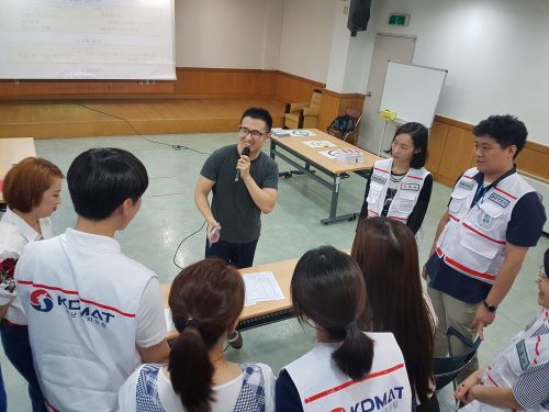 재난 발생 시 신속하고 효율적인 의료지원을 설명하고 있는 관계자