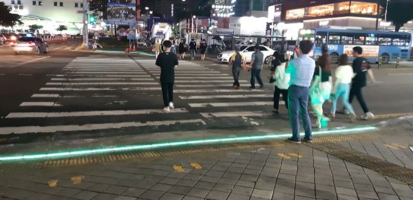 바닥형 보행신호등