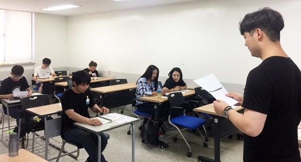 ▲2일 광주 차이나센터는 호남대 한국어 교육원의 중국인 유학생들을 대상으로 ‘찾아가는 상담센터’활동을 벌였다.(사진제공=호남대학교)