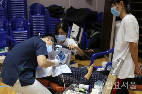 연세대 의과대학 의료봉사 © 함안군 제공