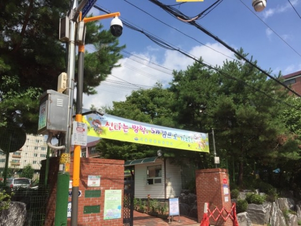 장충초등학교 앞 CCTV 설치 사진