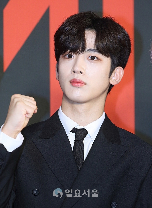데뷔 미니 1집 비상 : QUANTUM LEAP(퀀텀 리프) 발매한 엑스원(X1) 멤버 김요한