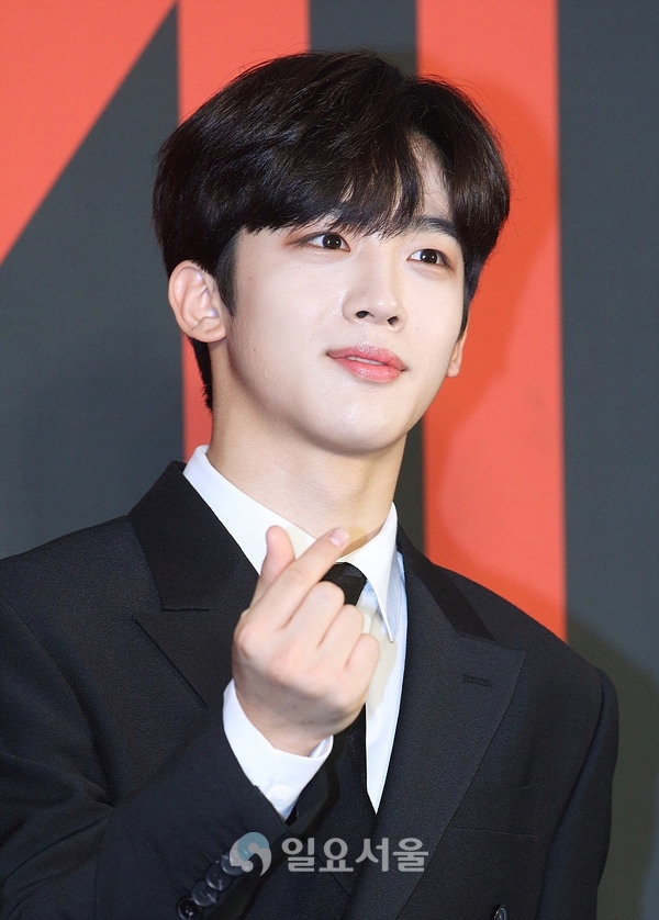 데뷔 미니 1집 비상 : QUANTUM LEAP(퀀텀 리프) 발매한 엑스원(X1) 멤버 김요한