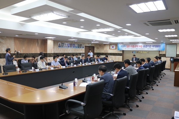 경북도가 28일 일본 백색국가 배제조치에 대한 유관기관과 대응에 나섯다.