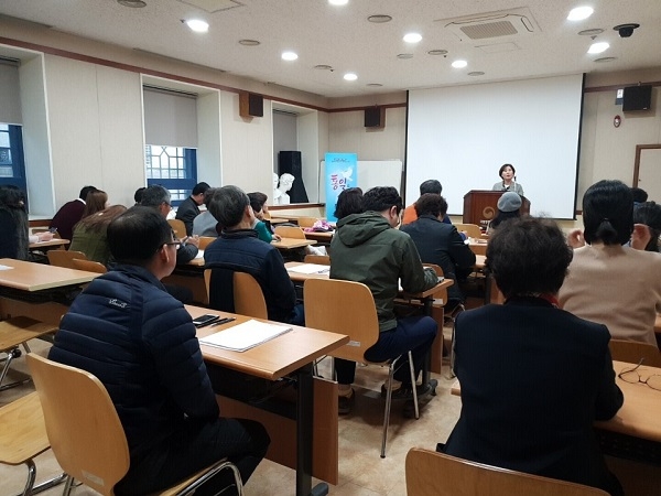 지난해 개최한 ‘통일로 통하는 소통 강연회’특강.