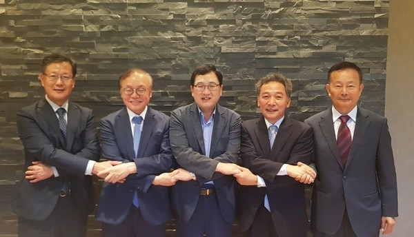 사진 좌측부터 장익 위덕대학교 총장, 이대원 동국대학교총장, 주낙영 경주시장, 정진후 경주대학교총장, 김용달 서라벌대학교총장.