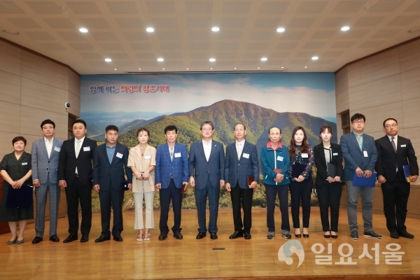 의령군은 2일 의령군청 4층 회의실에서 직원 400여명이 참석한 가운데 9월 정례조회를 개최했다. © 의령군 제공