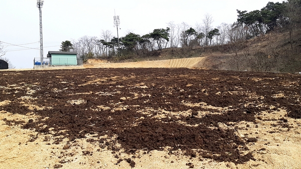 안동시가 4일 안동시청 소통실에서 민·관·산·학과 ‘가축분뇨의 녹조 원인 물질 제거 시스템 개발·보급을 위한 상호협력 양해각서(MOU)’를 체결했다.