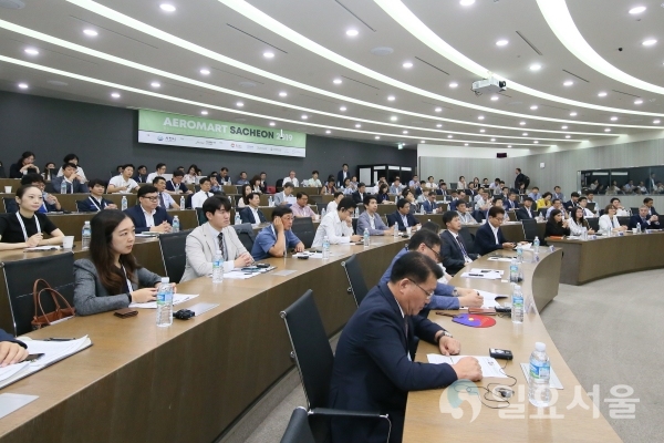사천시는 5일부터 6일까지 KB인재니움 사천연수원에서 국내외 71개의 항공 관련 업체와 기관이 참가한 가운데 ‘에어로마트 사천 2019’가 열렸다.     © 사천시 제공