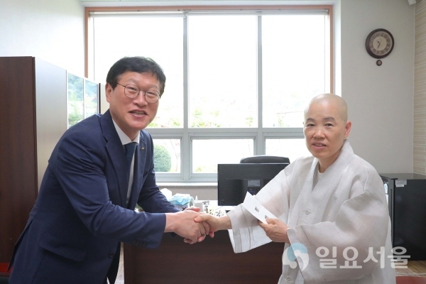 김대권 수성구청장이 추석 명절을 맞이해 지난 6일 화성양로원을 위문 방문하고있다. 사진=수성구청
