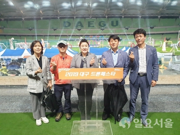 왼쪽부터 육정미 의원, 김두현 의원, 김영애 의원, 류지호 위원장, 박정권 의원