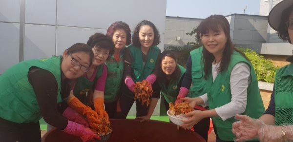 어려운 이웃들을 위한 청천2동 새마을 부녀회 회원들의 정성을 담은 아름다운 행복 현장