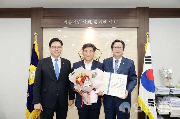 10월 이달의 칭찬공무원 공원녹지과 남명우 도시공원팀장 선정