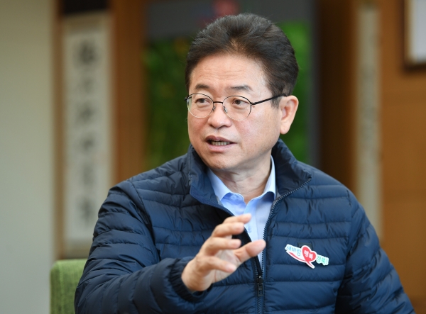 이철우 도지사가 10월 28일부터 내달 4일까지 중동지역 시장개척과 남아프리카 공화국 자매도시 초청에 의해 노스웨스트주를 공식 방문한다.