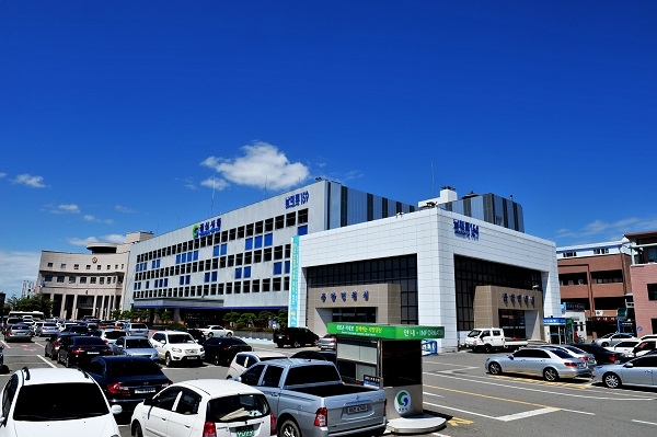 경산시가 10월 27일부터 11월 3일까지 미얀마(양곤), 태국(방콕), 캄보디아(프놈펜)에 경산시 부시장을 단장으로 관내 소재 7개사로 구성된 시장개척단을 파견했다.