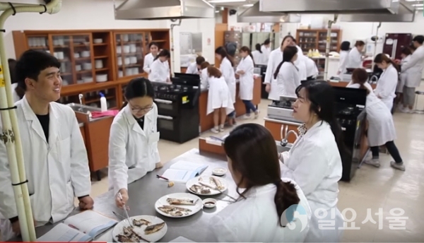경남대학교 식품영양학과 실습 사진  © 경남대학교 제공