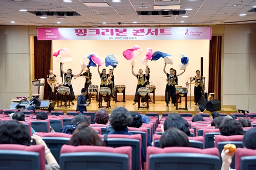 유방암 경험자들이 출연한 핑크리본 콘서트