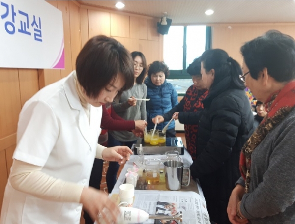 지난 2017년 12월 동작구보건소에서 진행한 아토피 피부염 주민체험강좌 사진