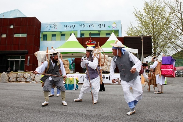 울진군(군수 전찬걸)의 십이령등금쟁이 축제가 농림축산식품부에서 주관하는 2020년 농촌축제지원 공모사업에 선정돼 8년 연속 선정되는 쾌거를 이뤗다.