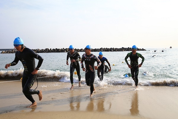 울진군이 오는 10일 기성면 구산해수욕장 일원에서 제16회 전국 울진트라이애슬론대회를 개최한다.