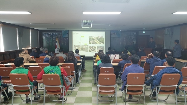 울진군이 지난 6일 덕구온천 주변지역 활성화 수립 용역 주민설명회 개최했다.