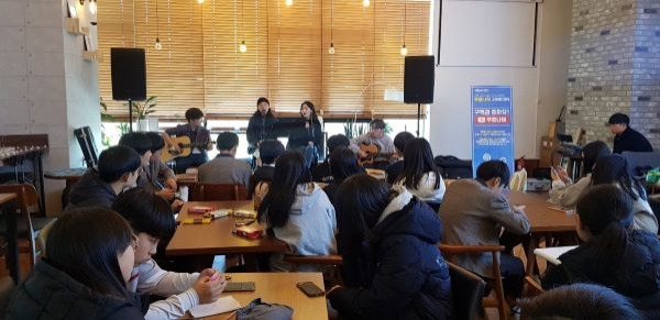 푸를나이 잡콘의 축하공연