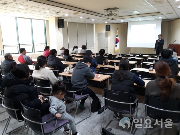의령군이 지난 21일 군민문화회관에서 희망키움통장Ⅱ 가입자 50여명을 대상으로 자립역량교육을 가졌다. @ 의령군 제공