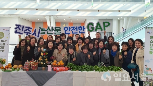 4일 광주광역시 김대중컨벤션센터 다목적홀에서 (사)대한민국GAP연합회 주최로 열린 2019 GAP 코리아 심포지엄에 참여해 진주시 안전농산물 홍보활동을 펼쳤다 @ 진주시 제공