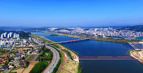 안동 시가지 낙동강 전경.