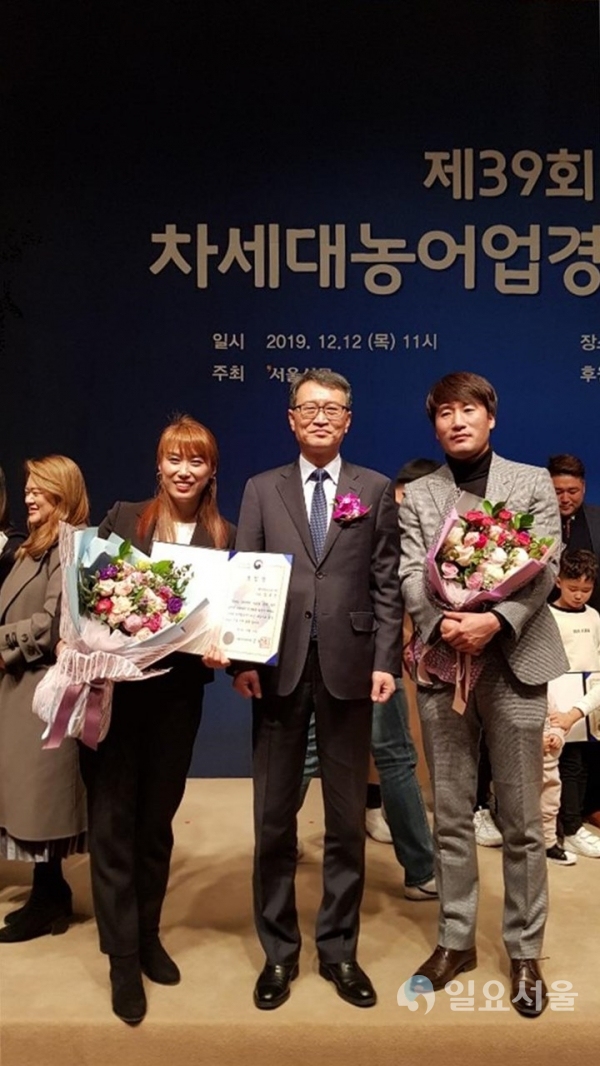 함양군 4-H연합회 김유선(34) 회원이 지난 12일, ‘제39회 차세대 농어업 경영인 대상’ 본상인 농림축산식품부 장관 표창을 수상했다. @ 함양군 제공