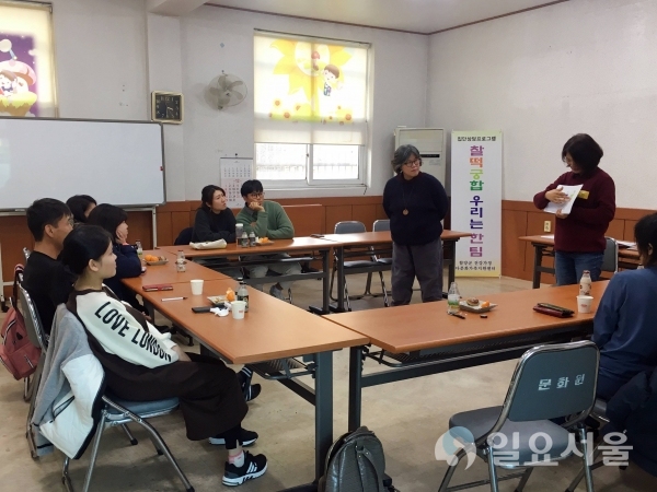 지난 14일 다문화부부 10명을 대상으로 부부역할 주제로 집단상담프로그램을 진행했다. @ 함양군 제공