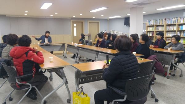 배동수 센터장, 동자원봉사상담가와 소외계층전담조사 긴급회의를 가졌다
