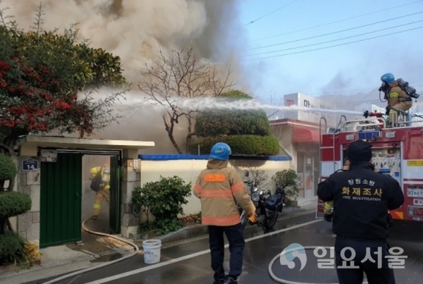 창원 진해구 자은동 주택 화재 @ 창원소방본부 제공