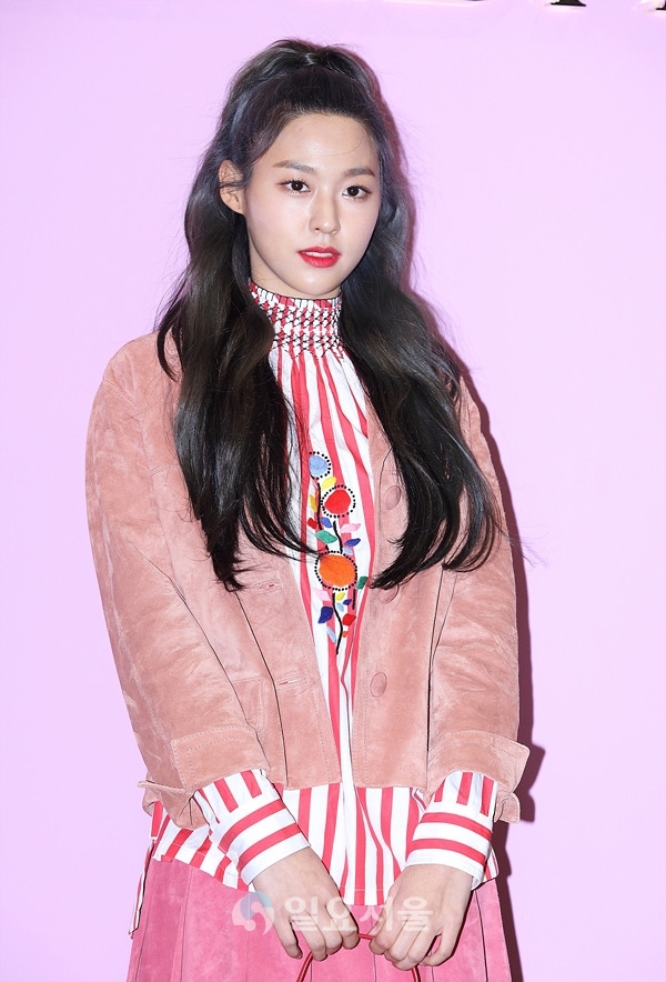 프라다 행사 참석한 AOA 설현