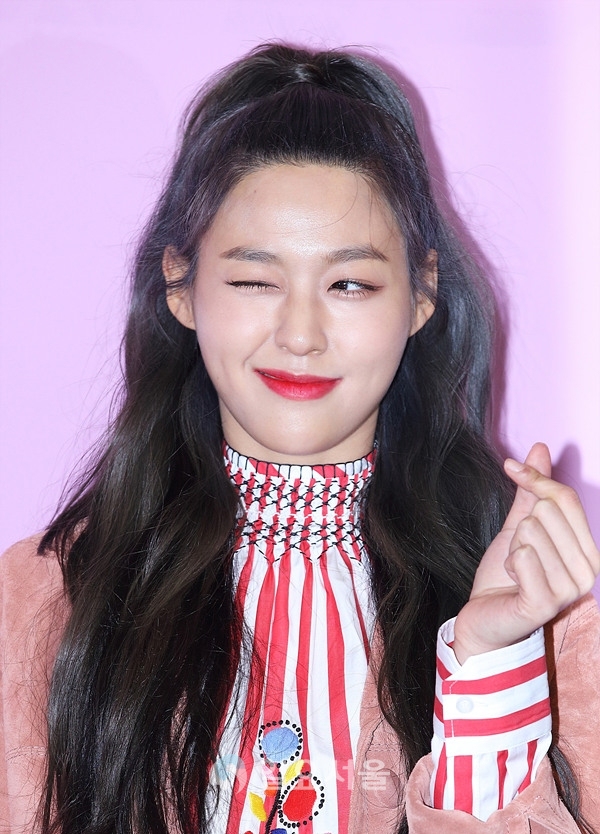 프라다 행사 참석한 AOA 설현