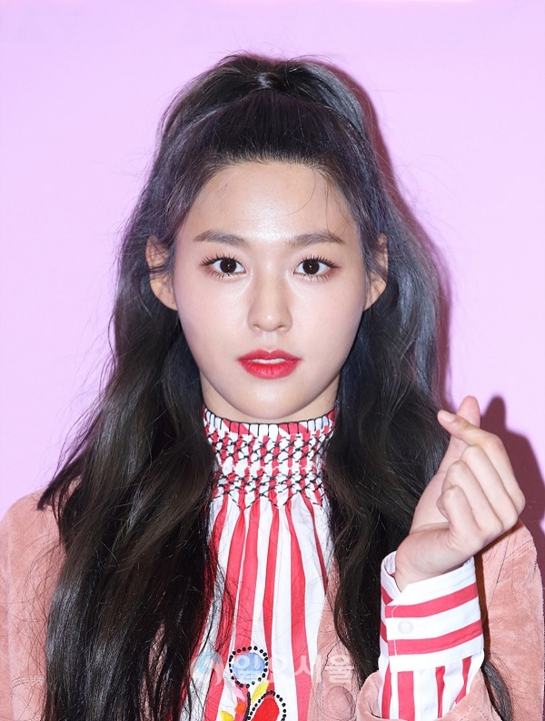 프라다 행사 참석한 AOA 설현